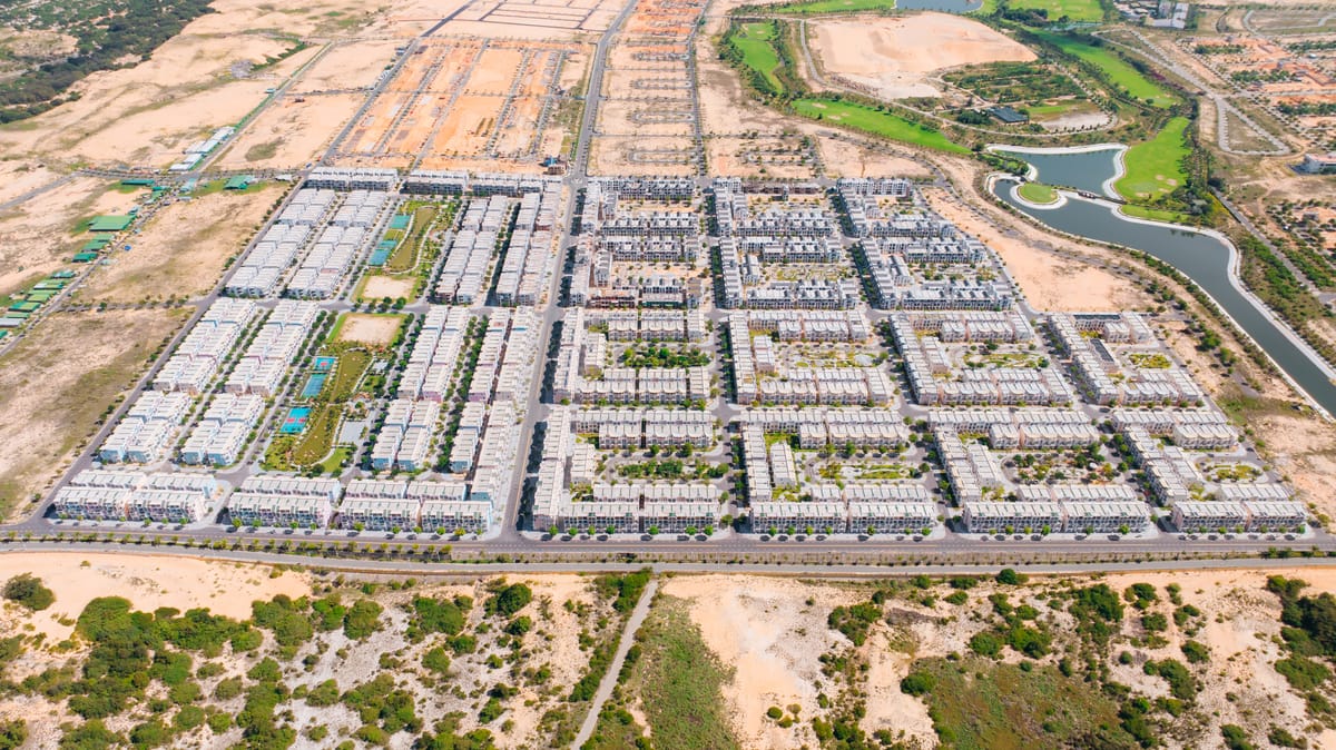 Bãi biển Bãi Dài cạnh dự án ParaSol