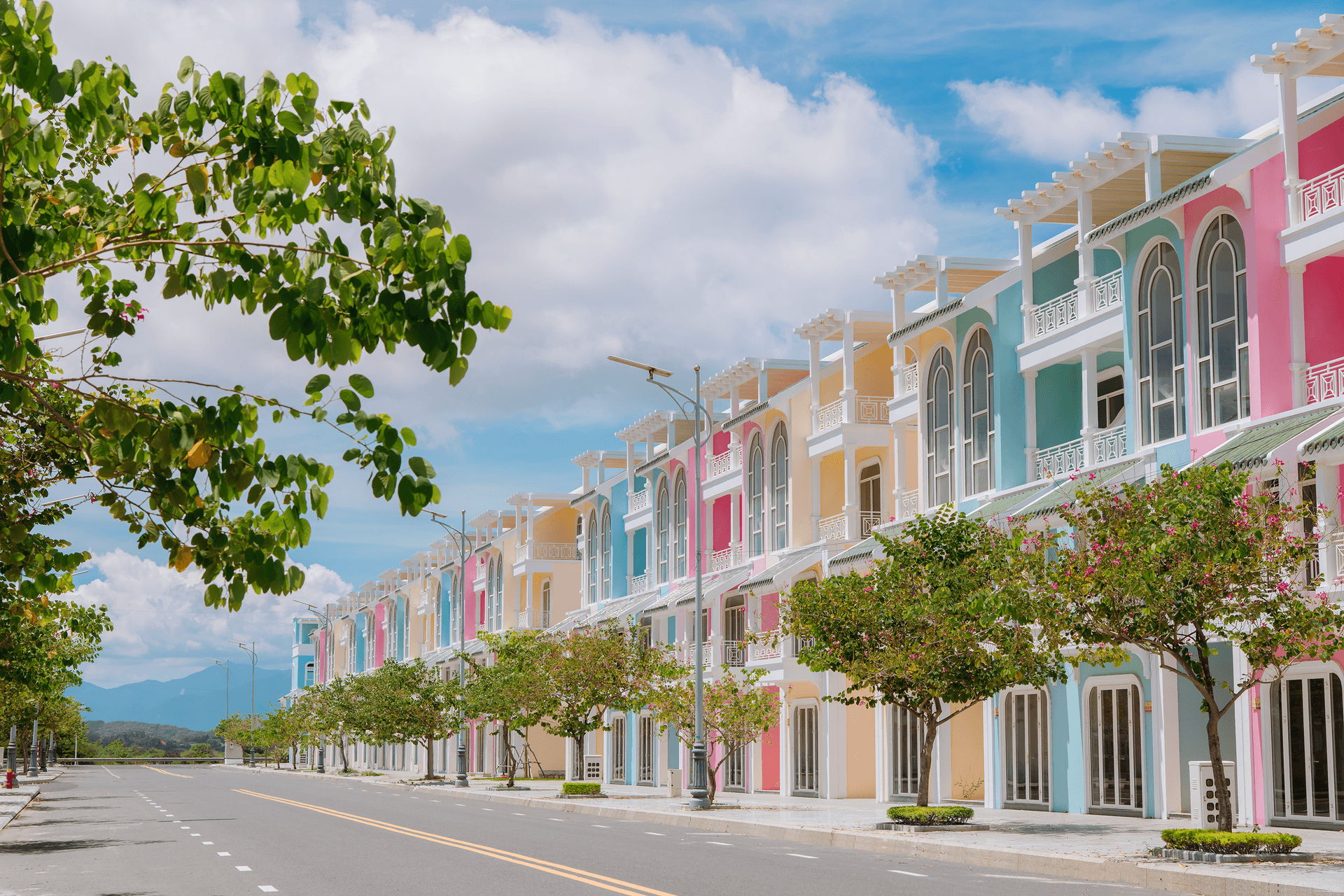 Kiến trúc Singapore Sun Park ParaSol Cam Ranh màu pastel
